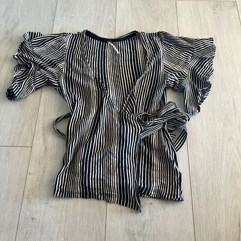 Free People Wrapped Around My Finger Knit Top size xs